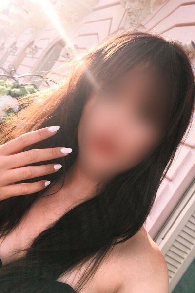 Holly photo gallery image
